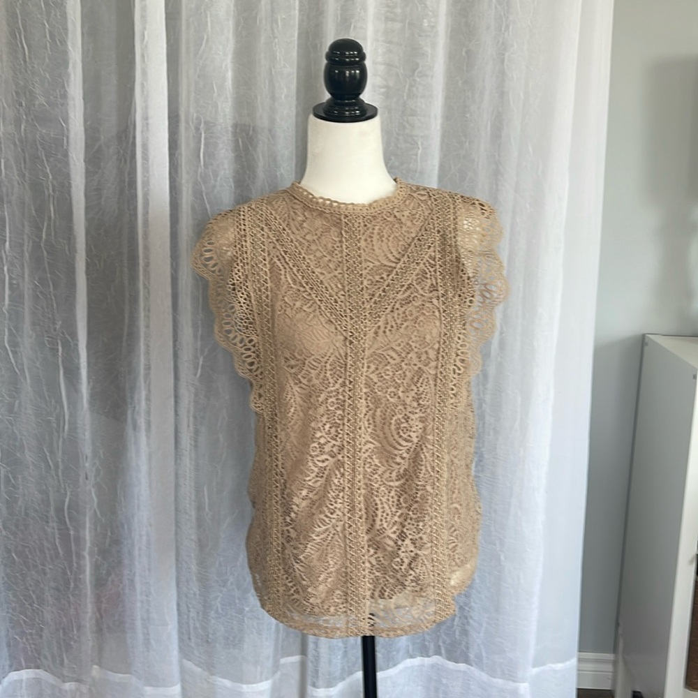 Sleeveless lace blouse.